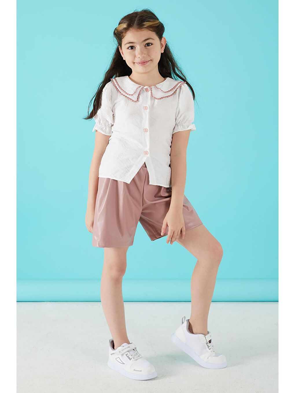 Beyaz Dantel İşlemeli Deri Şortlu Bluzlu Kız Takım 15518-1