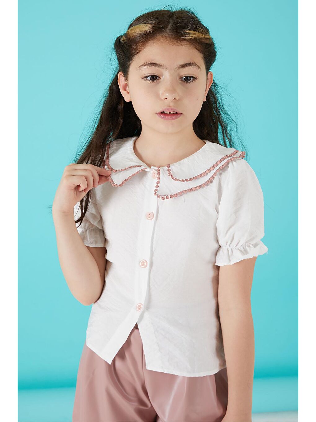 Beyaz Dantel İşlemeli Deri Şortlu Bluzlu Kız Takım 15518-2