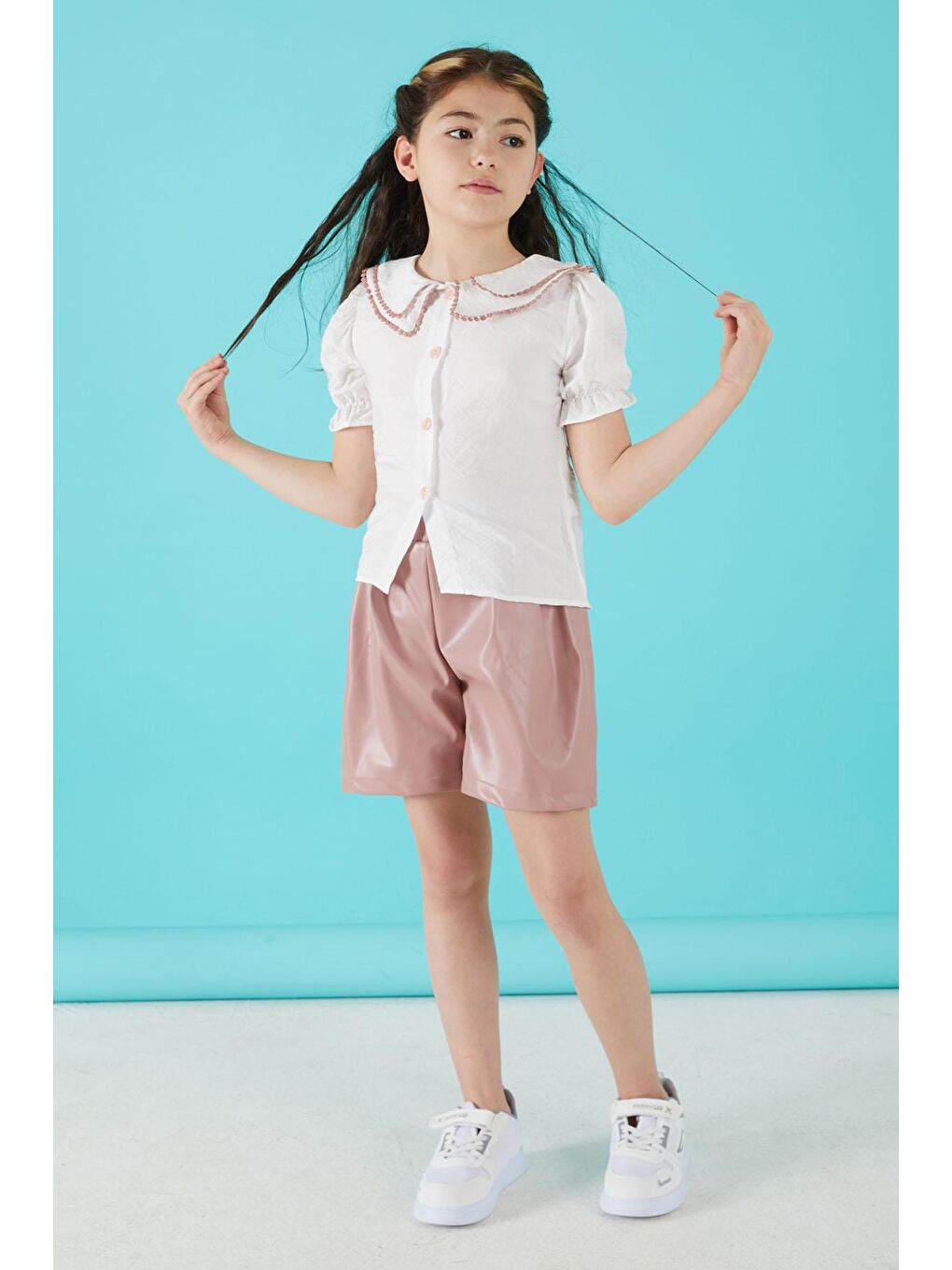 Beyaz Dantel İşlemeli Deri Şortlu Bluzlu Kız Takım 15518-3