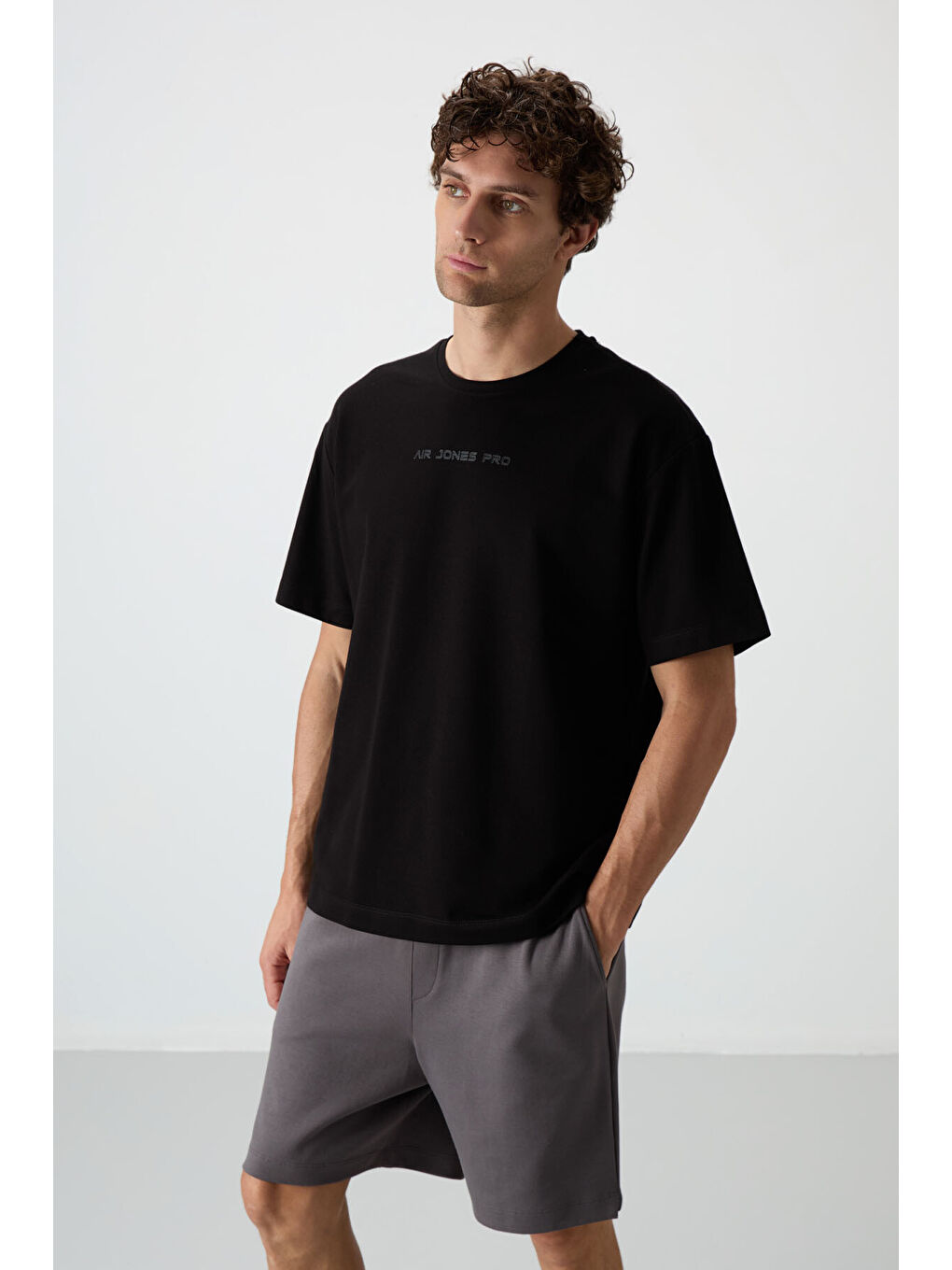 Siyah Pamuklu Kalın Yüzeyi Dokulu  Fit  Baskılı Erkek Tişört - 88364-3