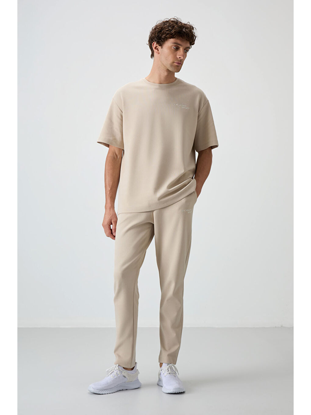 Bej Pamuklu Kalın Yumuşak Dokulu  Fit Nakışlı Erkek Eşofman Takım - 85252
