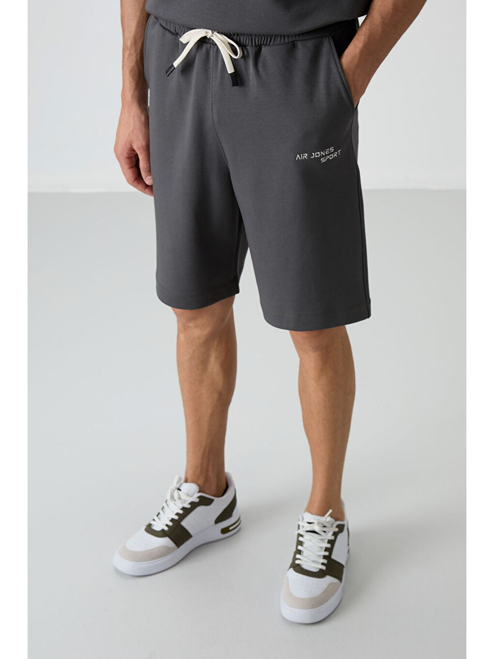 Haki Pamuklu Kalın Yumuşak Dokulu  Fit Nakışlı Şortlu Takım-1