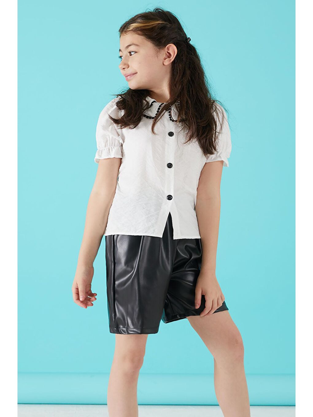 Siyah Dantel İşlemeli Deri Şortlu Bluzlu Kız Takım 15520-1