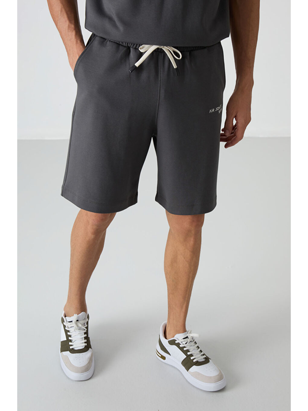 Haki Pamuklu Kalın Yumuşak Dokulu  Fit Nakışlı Şortlu Takım-4