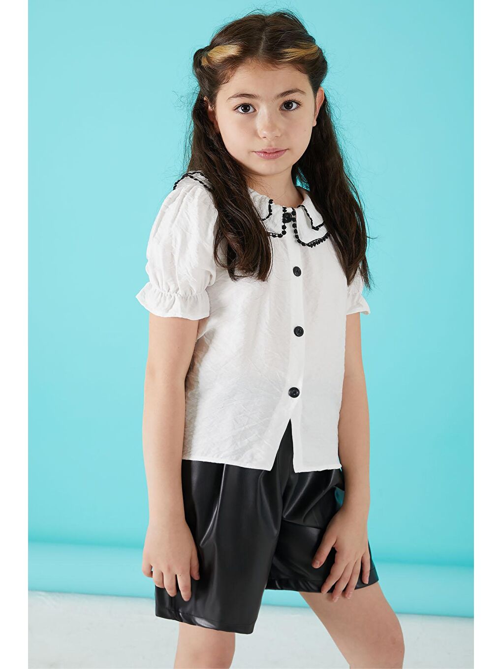 Siyah Dantel İşlemeli Deri Şortlu Bluzlu Kız Takım 15520-2