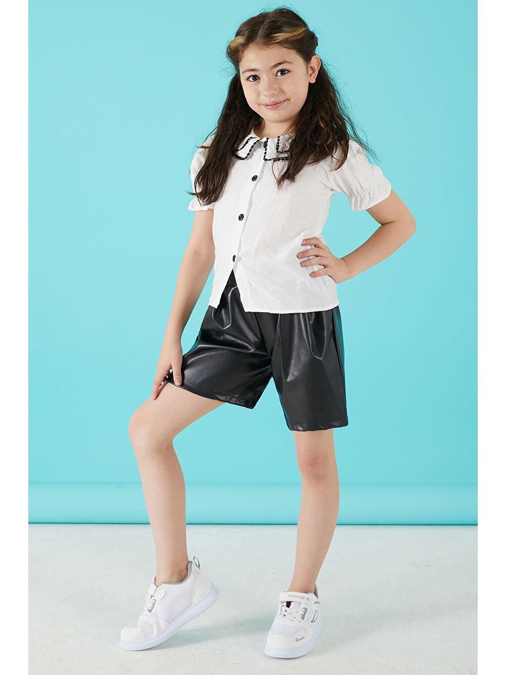 Siyah Dantel İşlemeli Deri Şortlu Bluzlu Kız Takım 15520-3