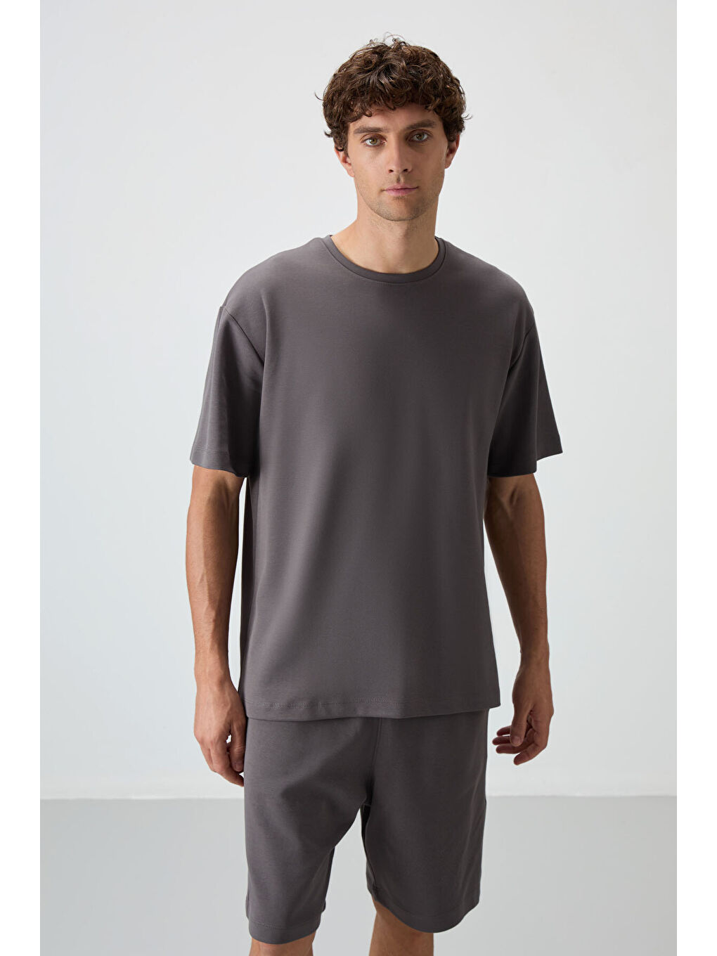 Koyu Gri Pamuklu Kalın Yumuşak Dokulu  Fit Basic Şortlu Takım - 85249-4