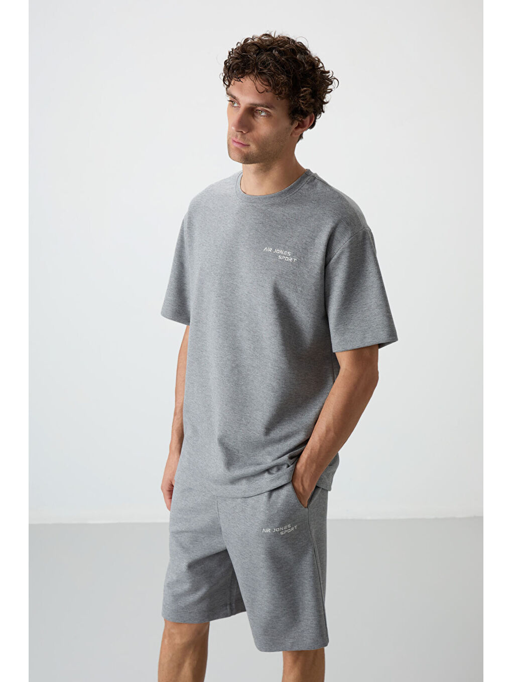 Gri Melanj Pamuklu Kalın Yumuşak Dokulu  Fit Nakışlı Şortlu Takım - 85250-3