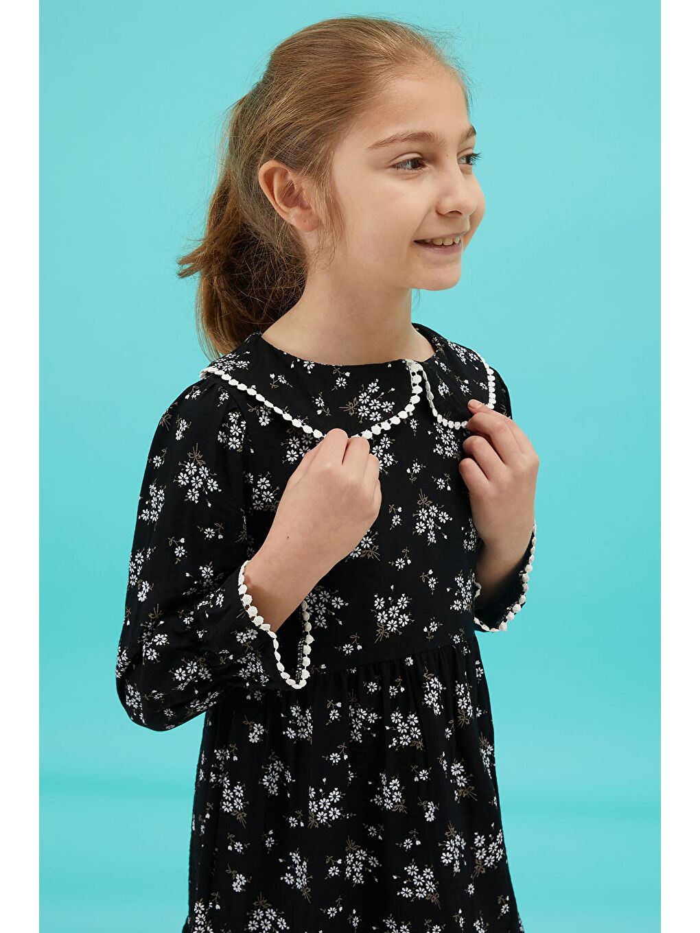 Siyah Çiçek Desenli Dantel Detaylı Kız Elbise 15173-1