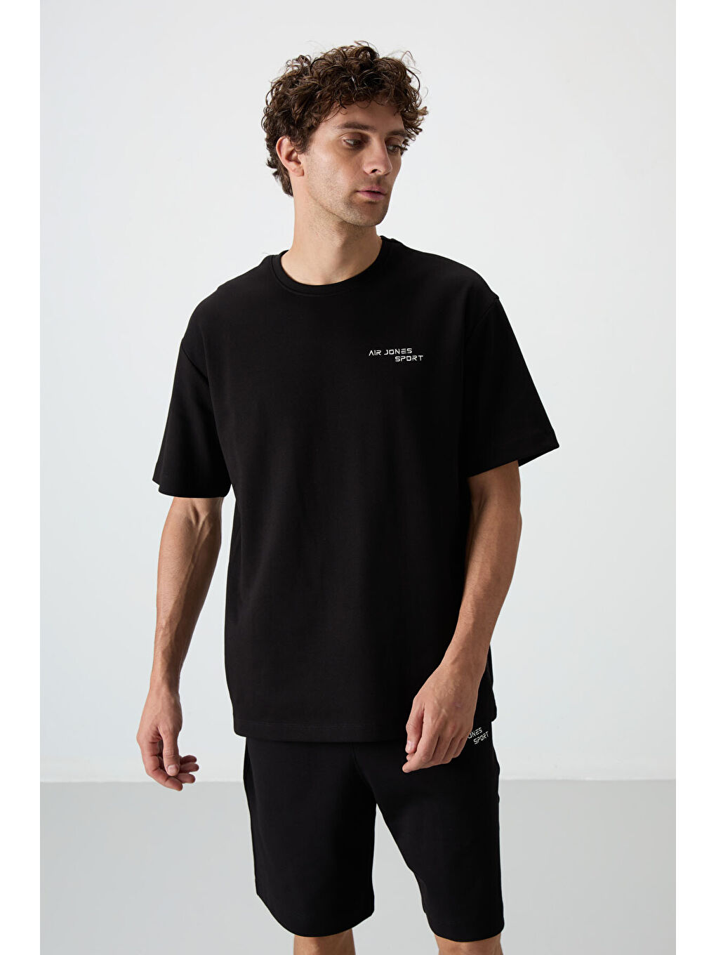 Siyah Pamuklu Kalın Yumuşak Dokulu  Fit Nakışlı Şortlu Takım - 85250-4