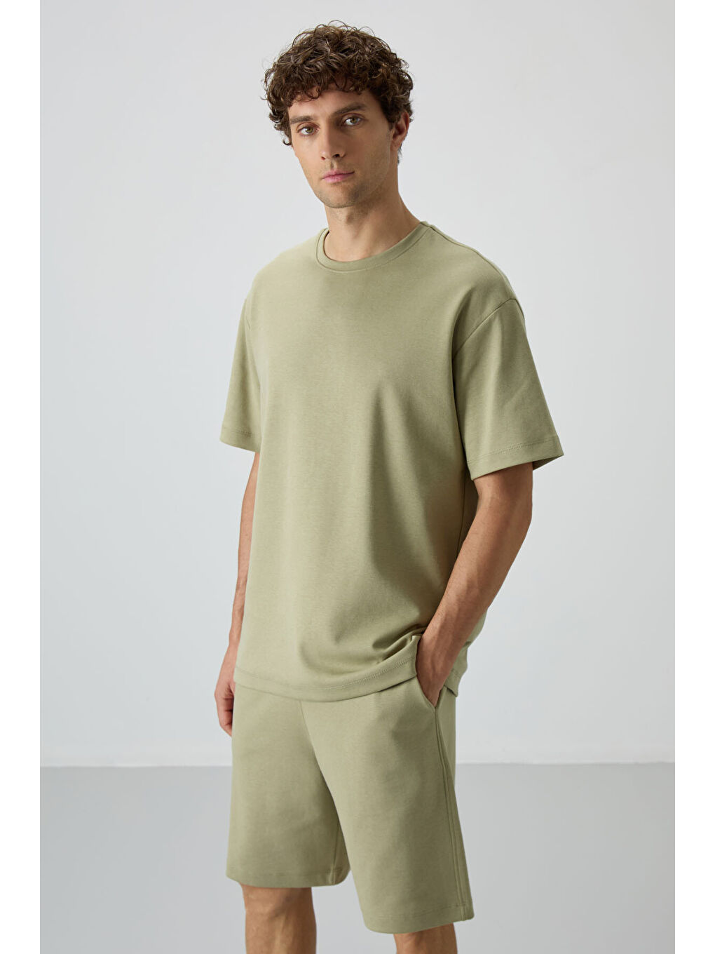 Yeşil Açık Çağla Pamuklu Kalın Yumuşak Dokulu  Fit Basic Şortlu Takım - 85249-1