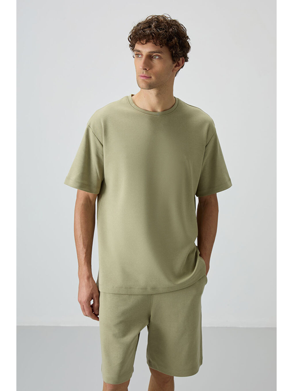 Yeşil Açık Çağla Pamuklu Kalın Yumuşak Dokulu  Fit Basic Şortlu Takım - 85249-3