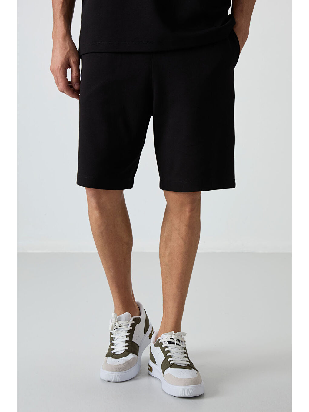 Siyah Pamuklu Kalın Yumuşak Dokulu  Fit Basic Şortlu Takım - 85249-4