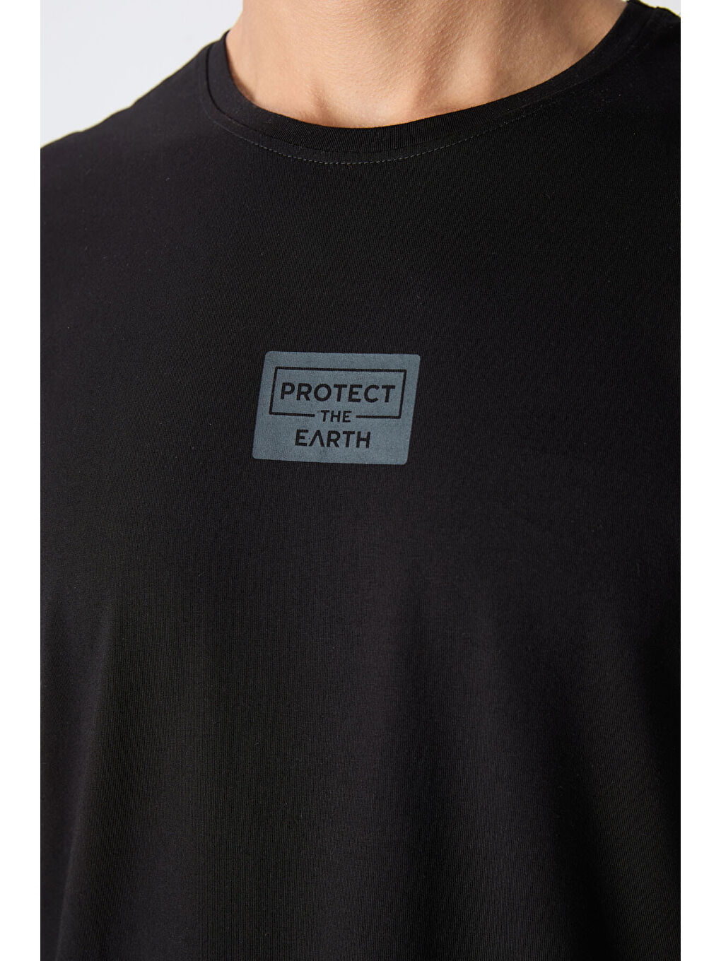 Siyah Pamuklu Yumuşak Dokulu Standart Fit Baskılı Erkek Şortlu Takım - 85243-1