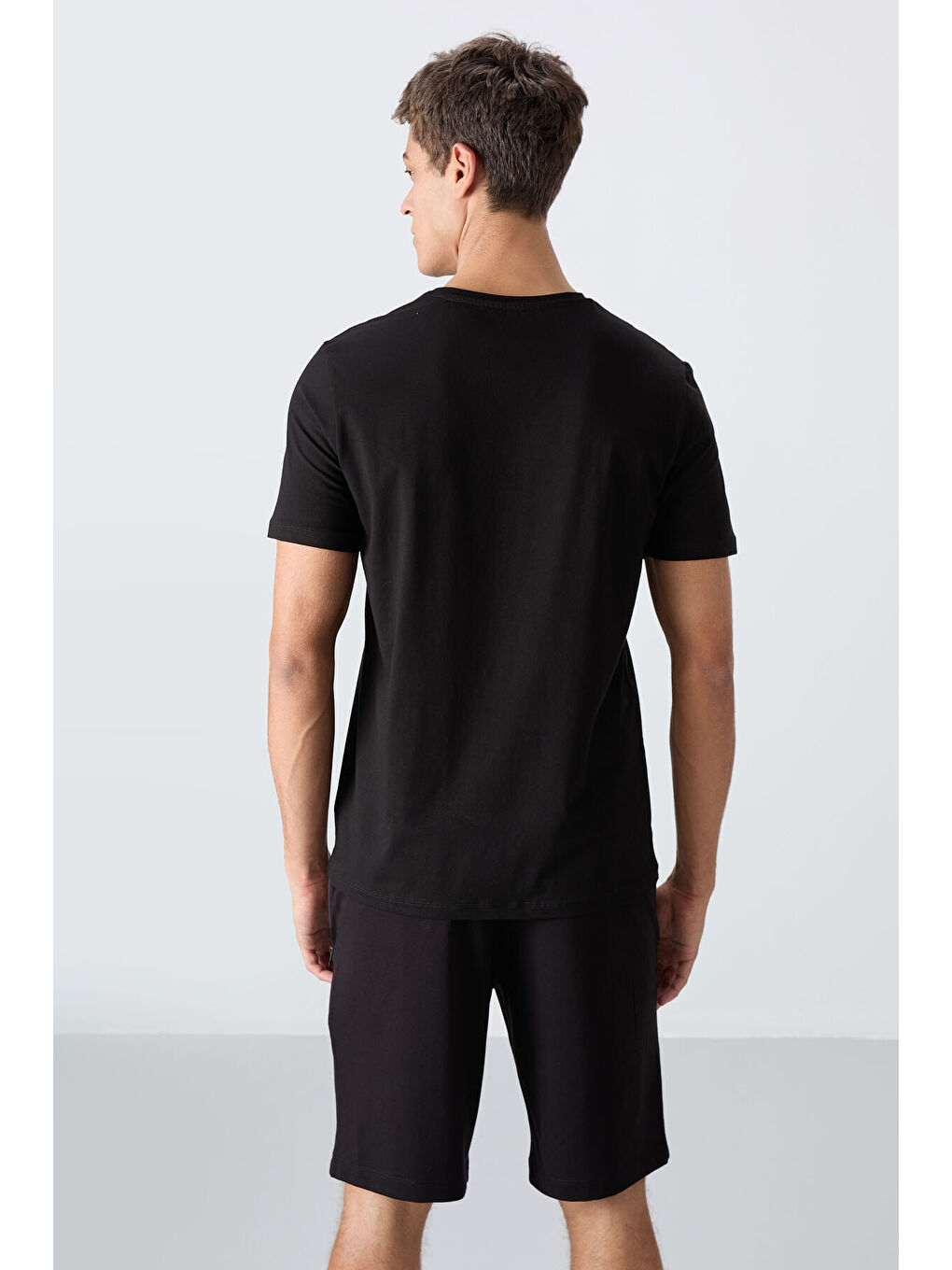 Siyah Pamuklu Yumuşak Dokulu Standart Fit Baskılı Erkek Şortlu Takım - 85243-4