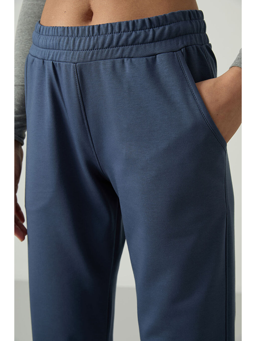 Petrol Yüksek Bel Cepli Rahat Form Klasik Paça Kadın Eşofman Alt - 94584-2