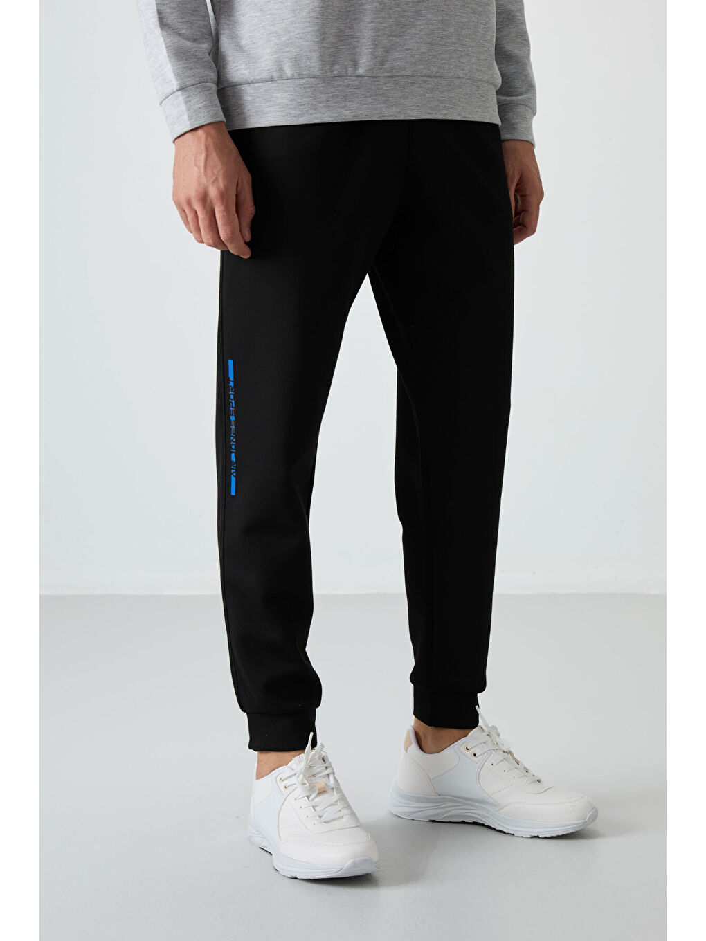 Beyaz Kar Melanj - Siyah Pamuklu Kalın Yumuşak Dokulu Comfort Fit Baskılı Erkek Eşofman Takım - 85239-3