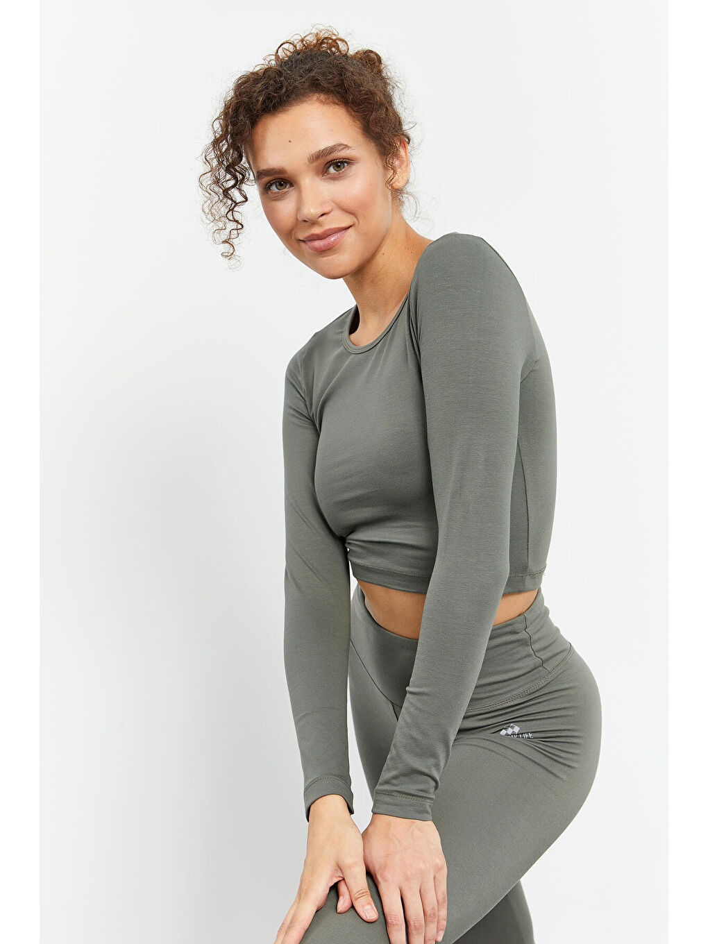 Yeşil Çağla Uzun Kollu Dar Kalıp  O Yaka Kadın Crop Top Tişört - 97150-1