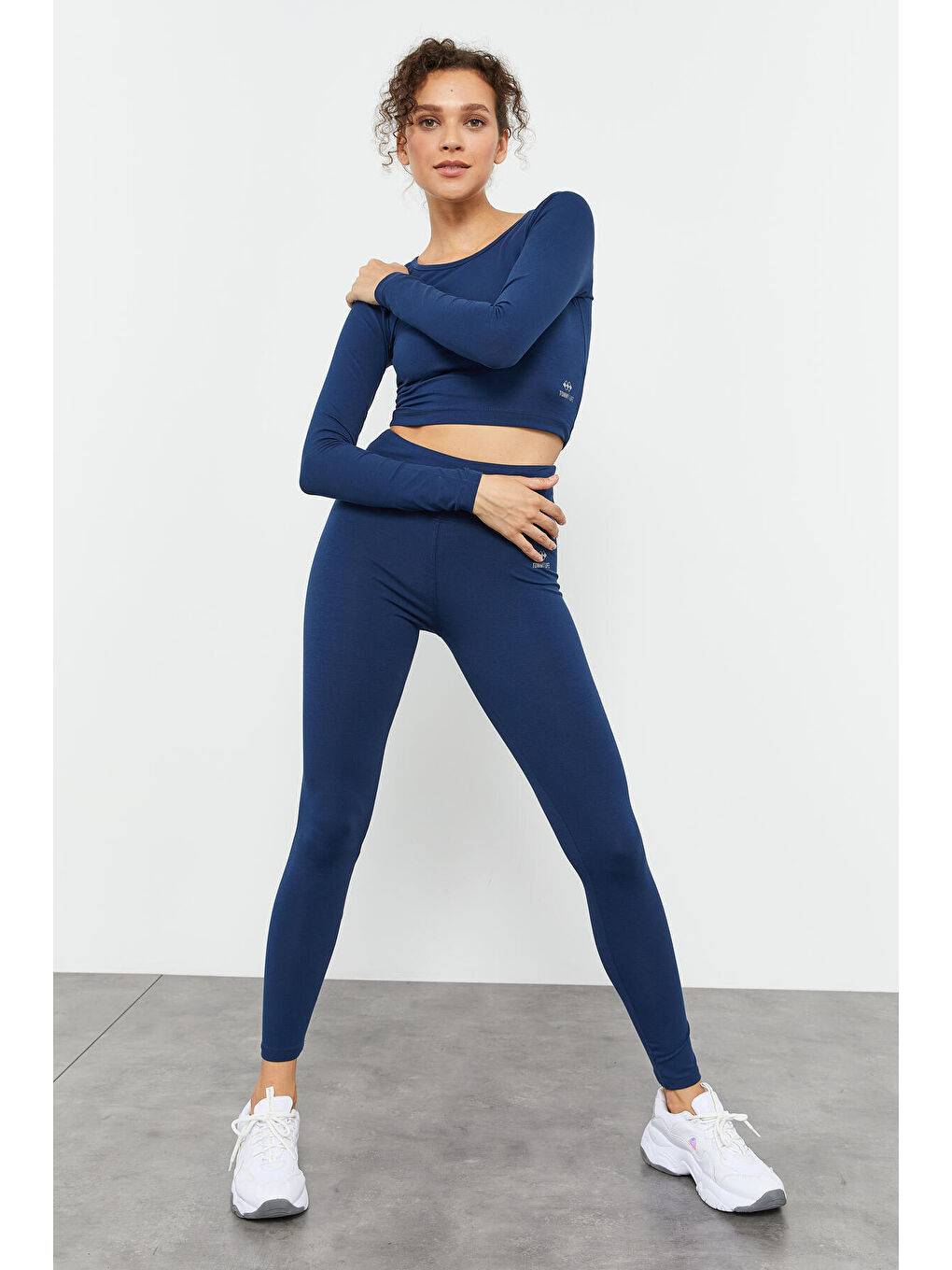 İndigo Uzun Kollu Dar Kalıp  O Yaka Kadın Crop Top Tişört - 97150-4