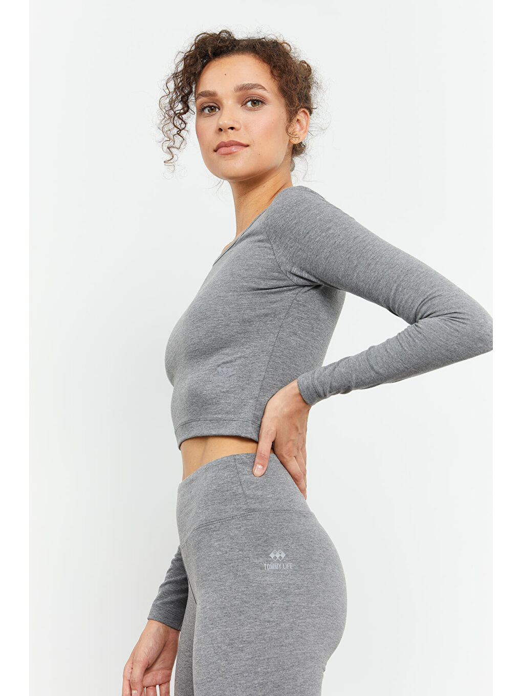 Gri Melanj Uzun Kollu Dar Kalıp  O Yaka Kadın Crop Top Tişört - 97150-2