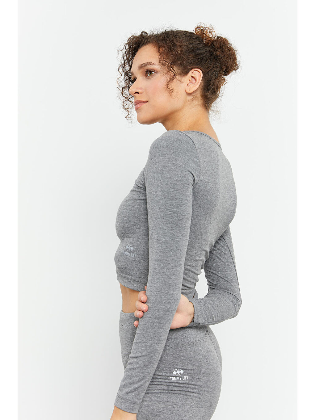 Gri Melanj Uzun Kollu Dar Kalıp  O Yaka Kadın Crop Top Tişört - 97150-4