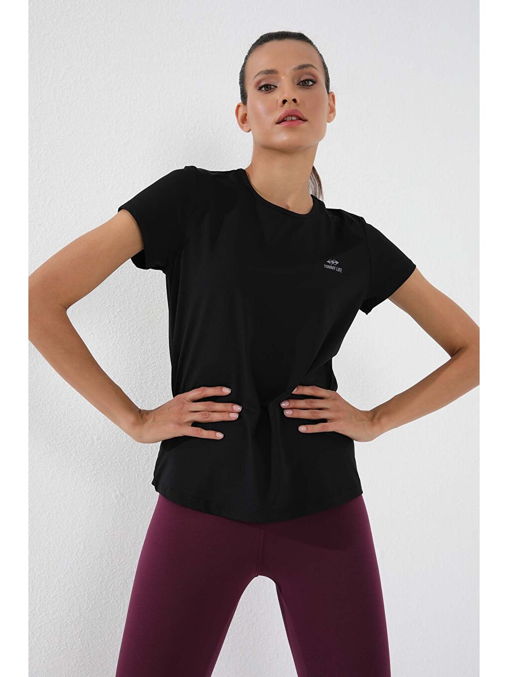 Siyah Basic Kısa Kol Standart Kalıp O Yaka Kadın Tişört - 97144-1