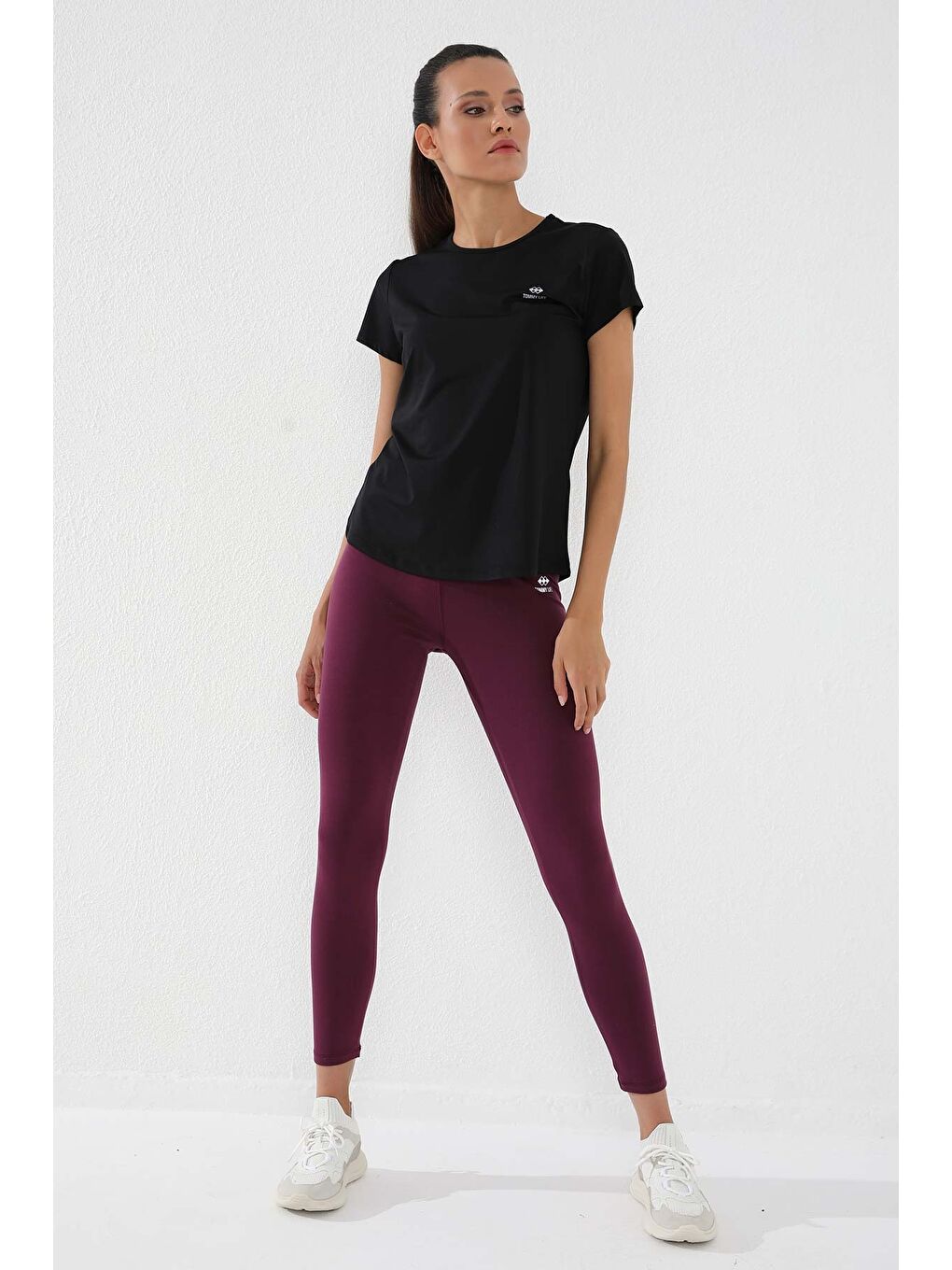 Siyah Basic Kısa Kol Standart Kalıp O Yaka Kadın Tişört - 97144-2