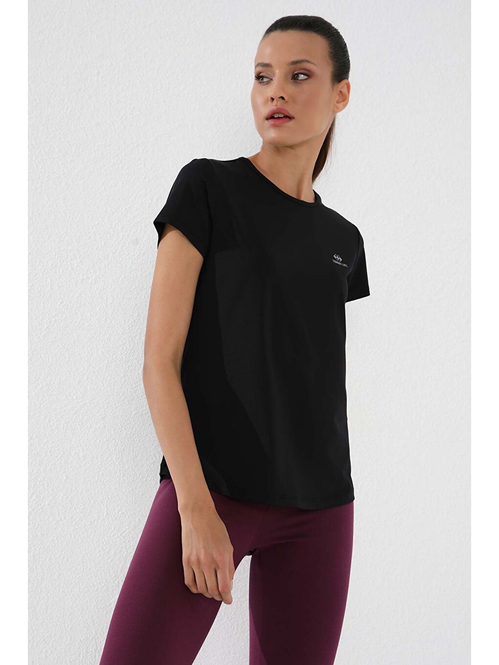 Siyah Basic Kısa Kol Standart Kalıp O Yaka Kadın Tişört - 97144-4