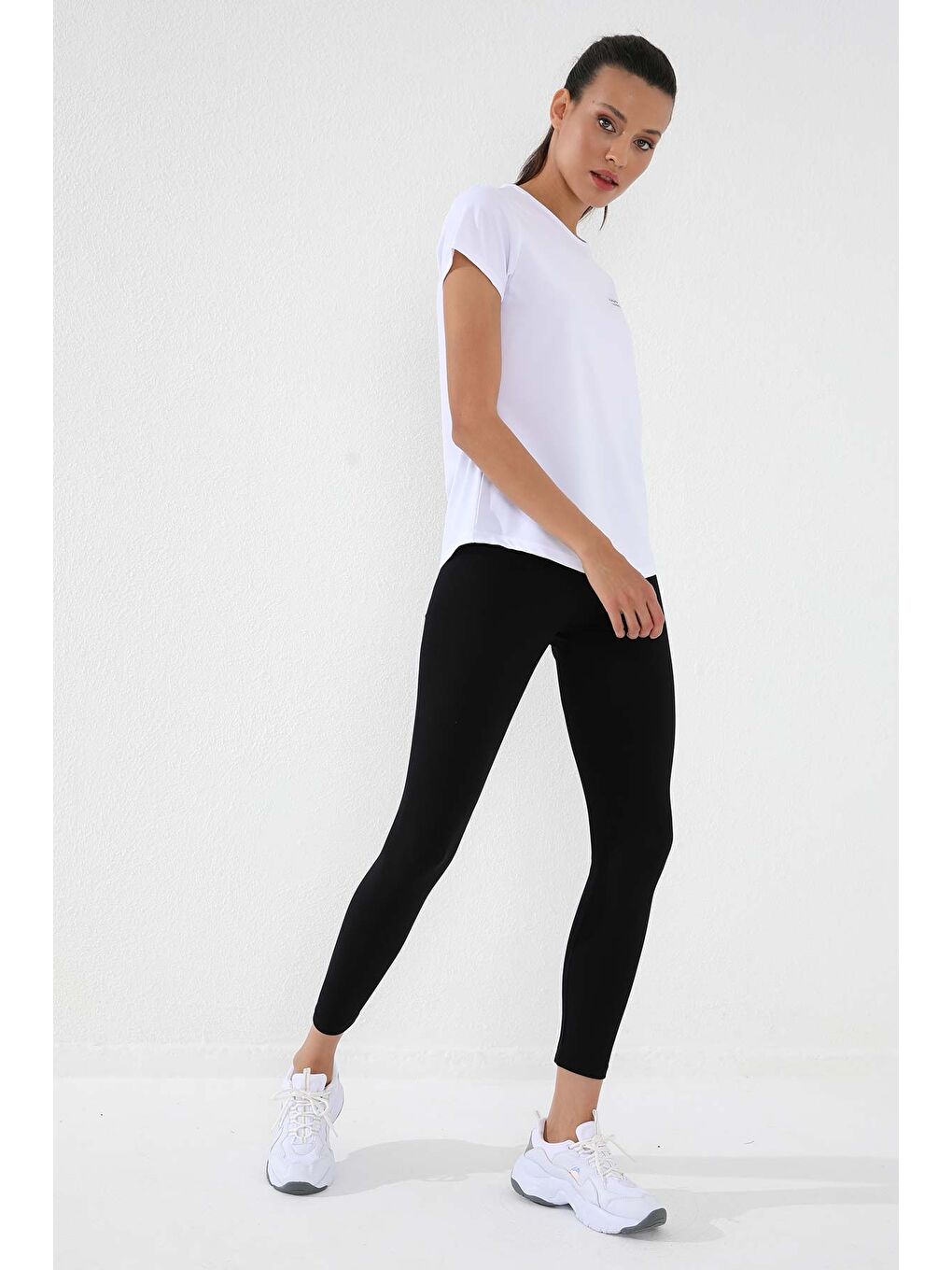 Beyaz Basic Kısa Kol Standart Kalıp O Yaka Kadın Tişört - 97144-2