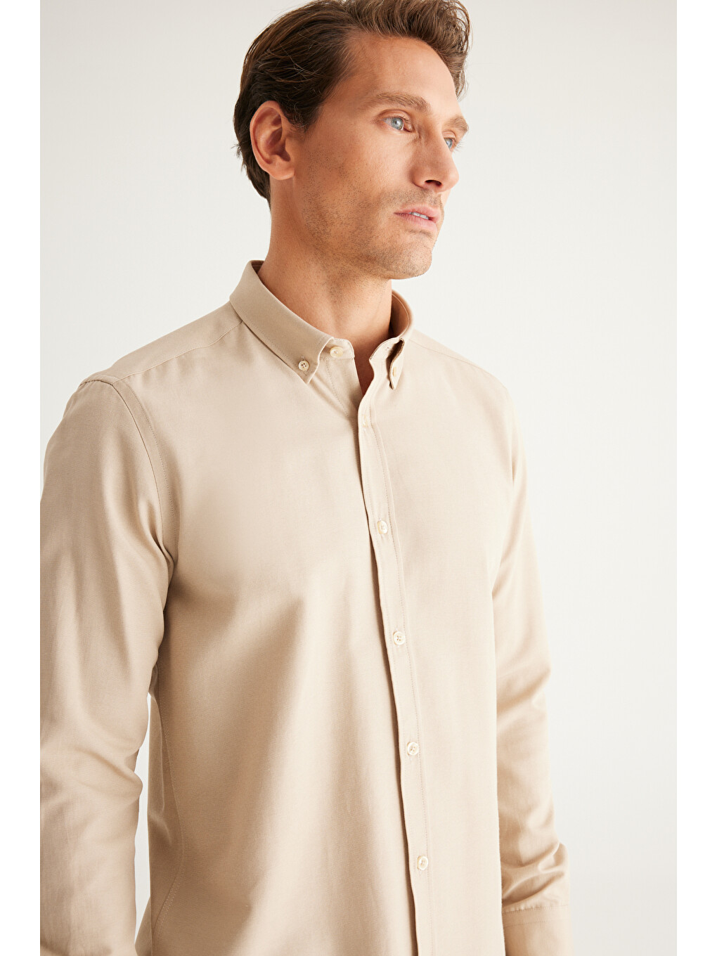 Erkek Bej Tailored Slim Fit Dar Kesim Düğmeli Yaka Oxford Gömlek-3