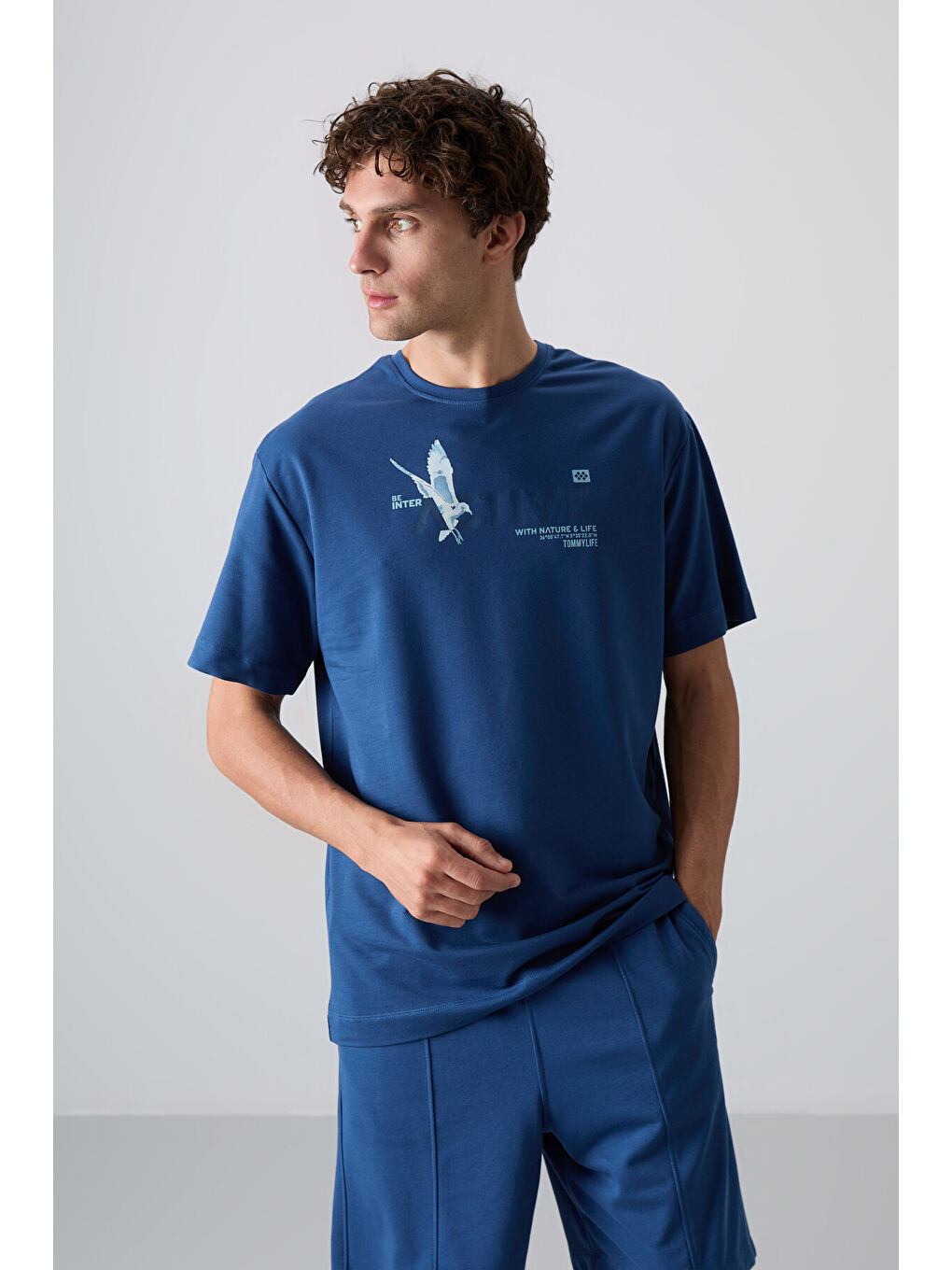 Mavi Pamuklu Kalın Yumuşak Dokulu Oversize Fit Baskılı Erkek Tişört - 88344-3