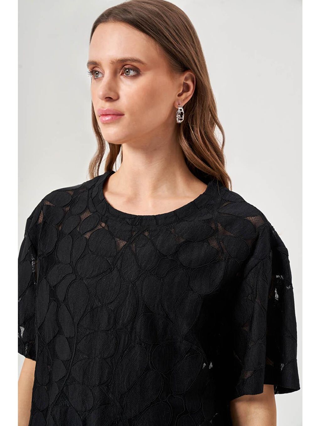 Dantel Detaylı Kısa Siyah Bluz