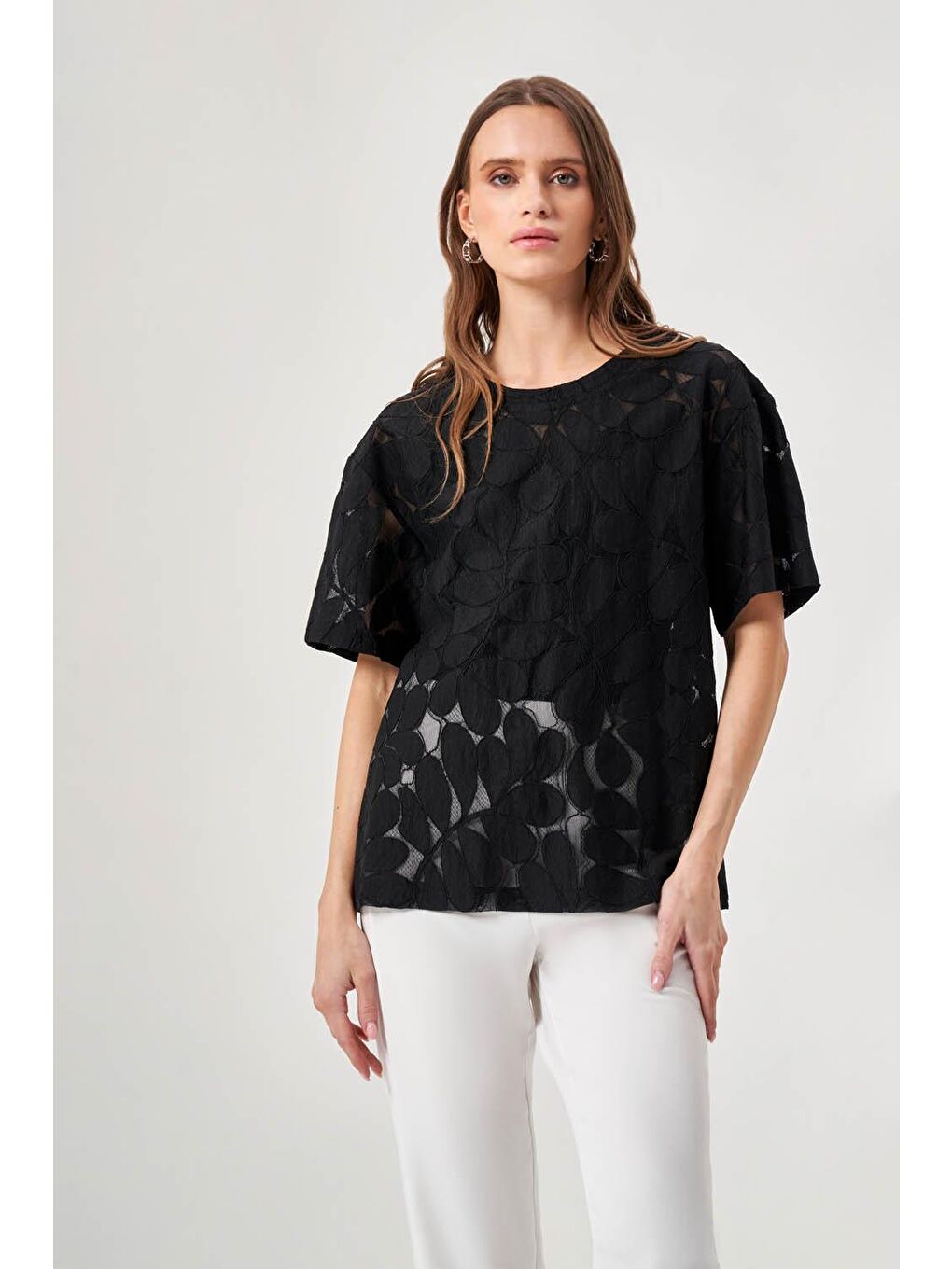 Dantel Detaylı Kısa Siyah Bluz-2