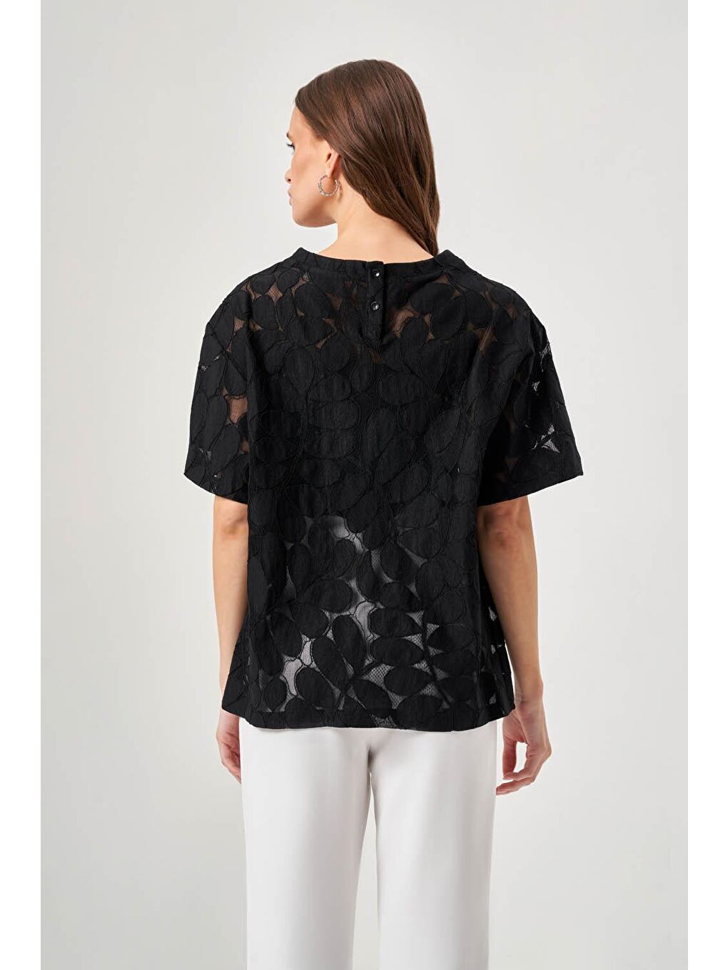 Dantel Detaylı Kısa Siyah Bluz-3