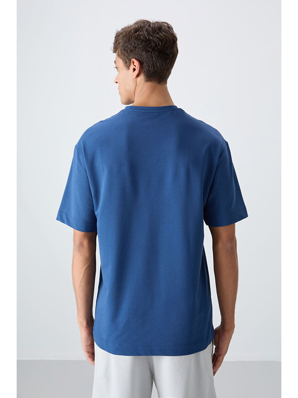 Mavi Parlament Pamuklu Kalın Yumuşak Dokulu Oversize Fit Baskılı Erkek Tişört - 88345-4