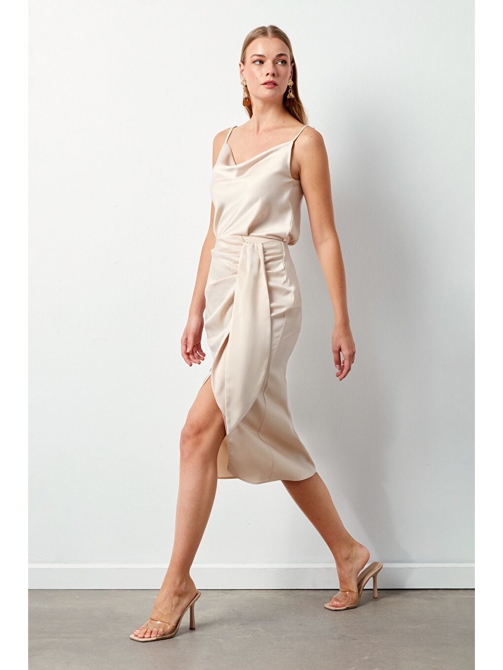 Bej Bağlamalı Saten Etek - Taş-2