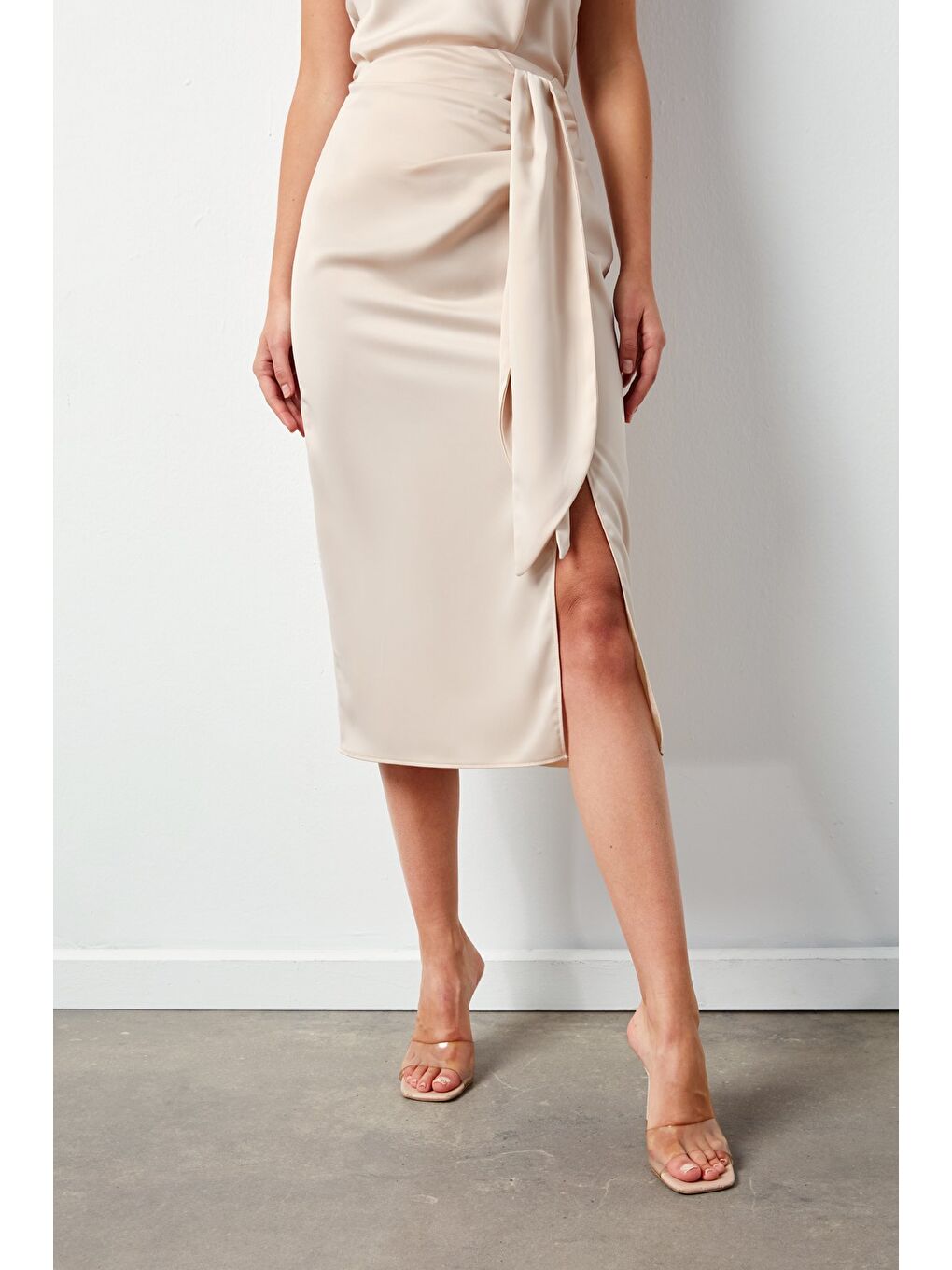 Bej Bağlamalı Saten Etek - Taş-6
