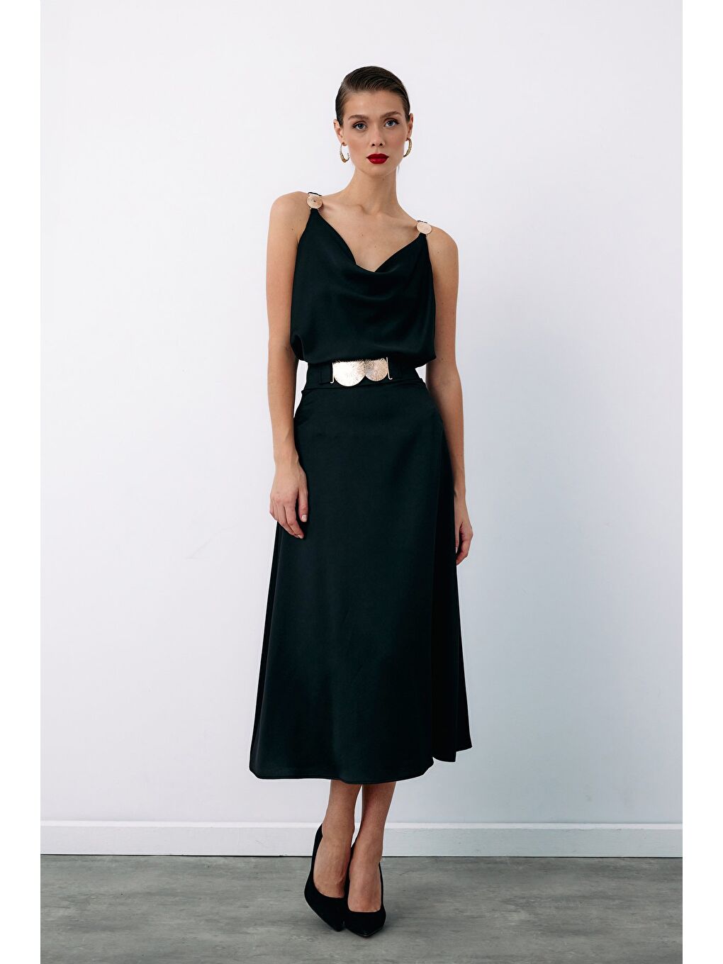 Kemer Aksesuarlı Kloş Etek - Siyah-1