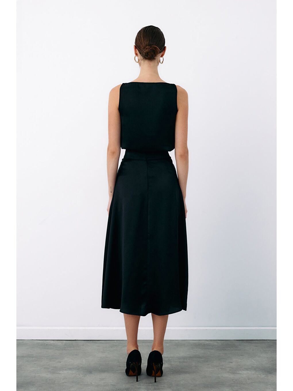 Kemer Aksesuarlı Kloş Etek - Siyah-4