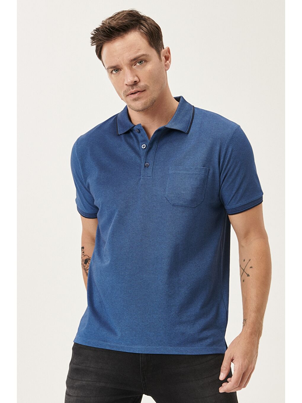 Erkek Lacivert-İndigo Pamuklu Comfort Fit Rahat Kesim Polo Yaka Cepli Tişört-1
