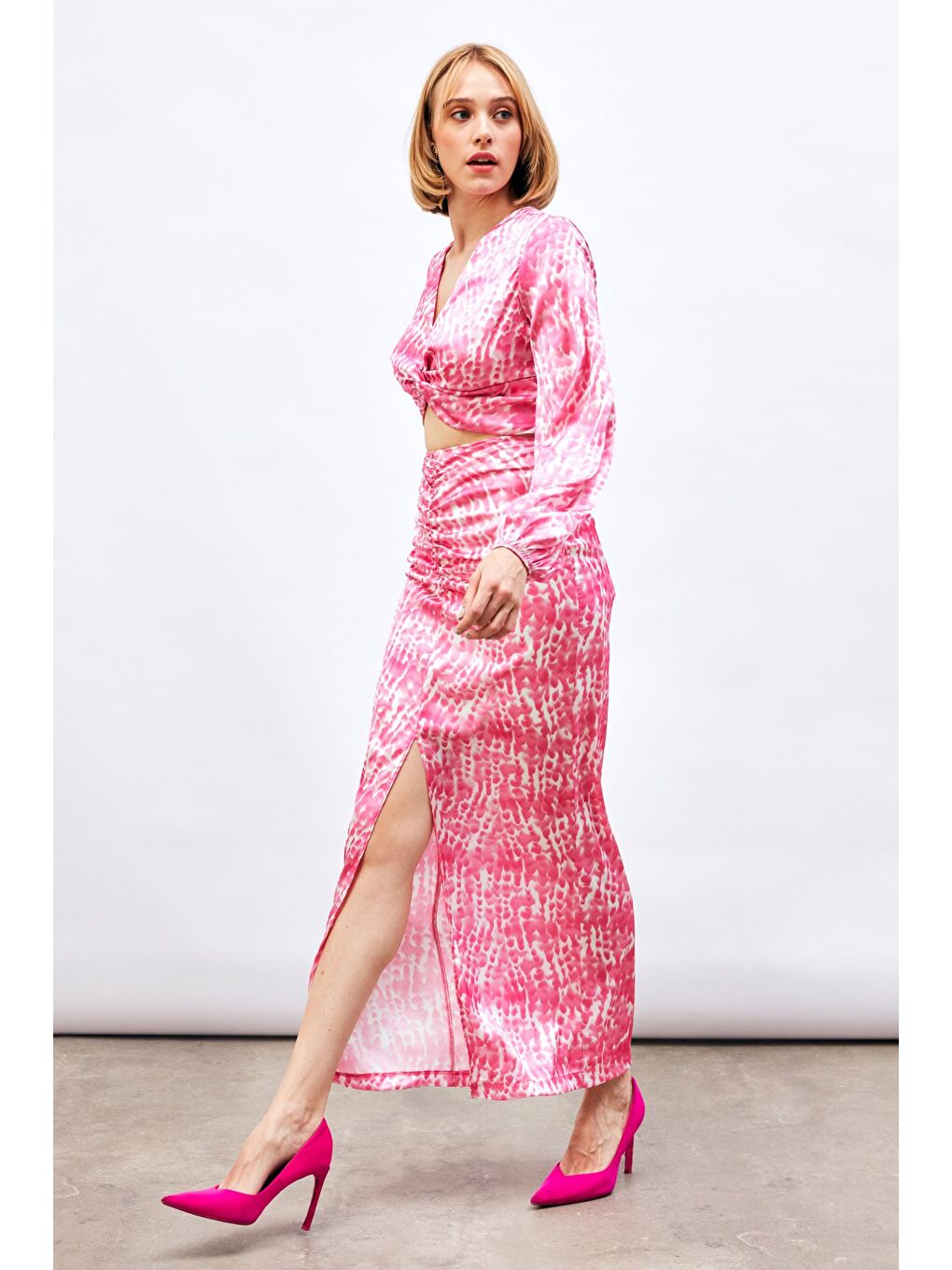 Yırtmaç Detaylı Desenli Uzun Etek - Pembe-4