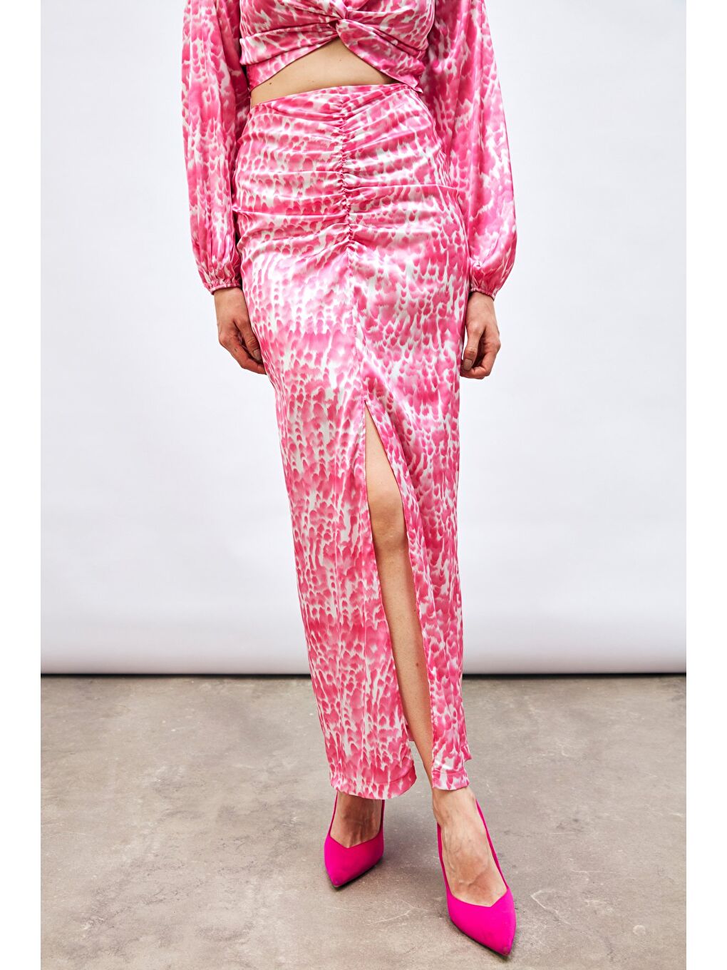 Yırtmaç Detaylı Desenli Uzun Etek - Pembe-6