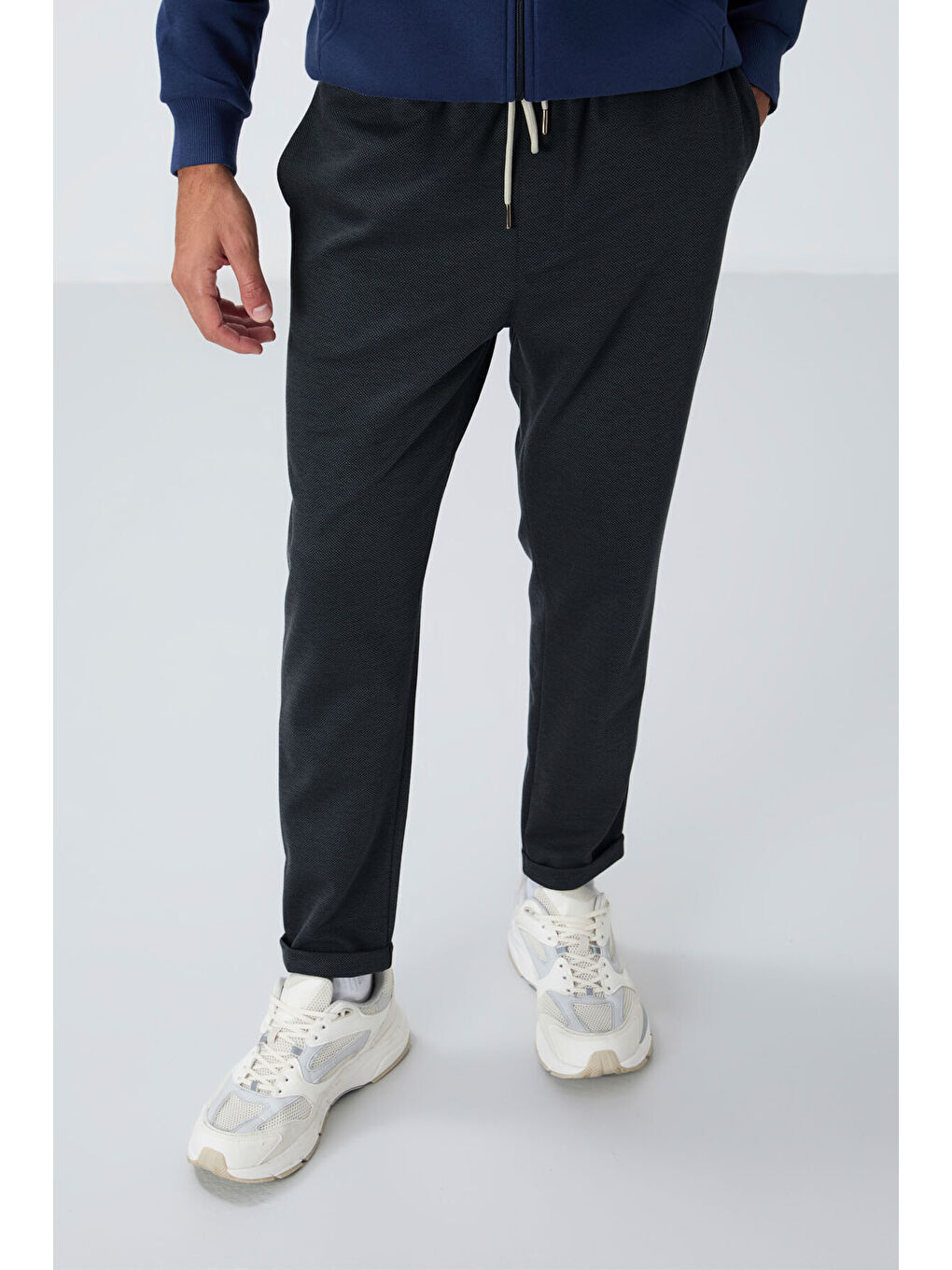 Koyu Gri Yüzeyi Dokulu Standart Fit Erkek Eşofman Alt- 82154-6