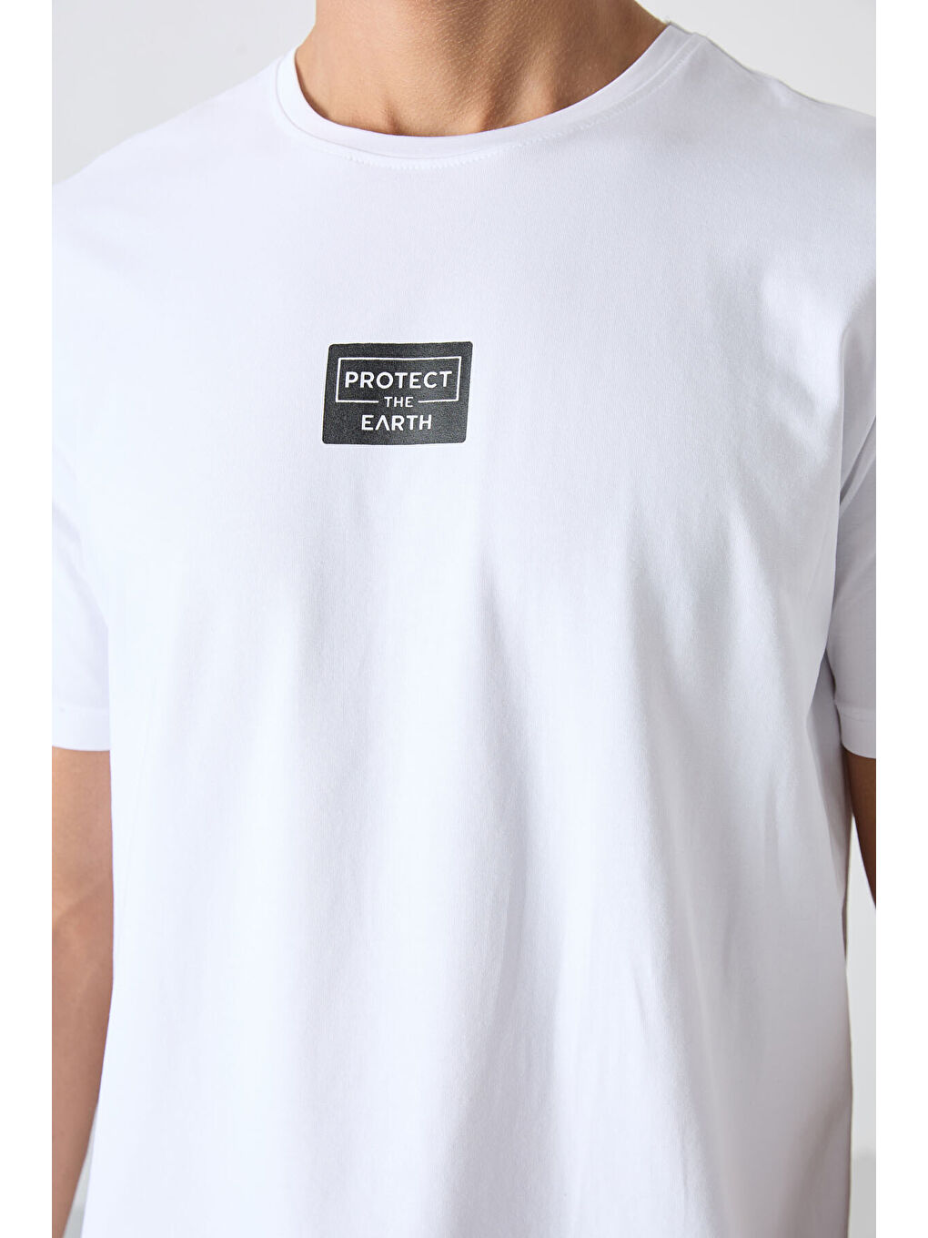 Beyaz - Siyah Pamuklu Yumuşak Dokulu Standart Fit Baskılı Erkek Şortlu Takım - 85243-1