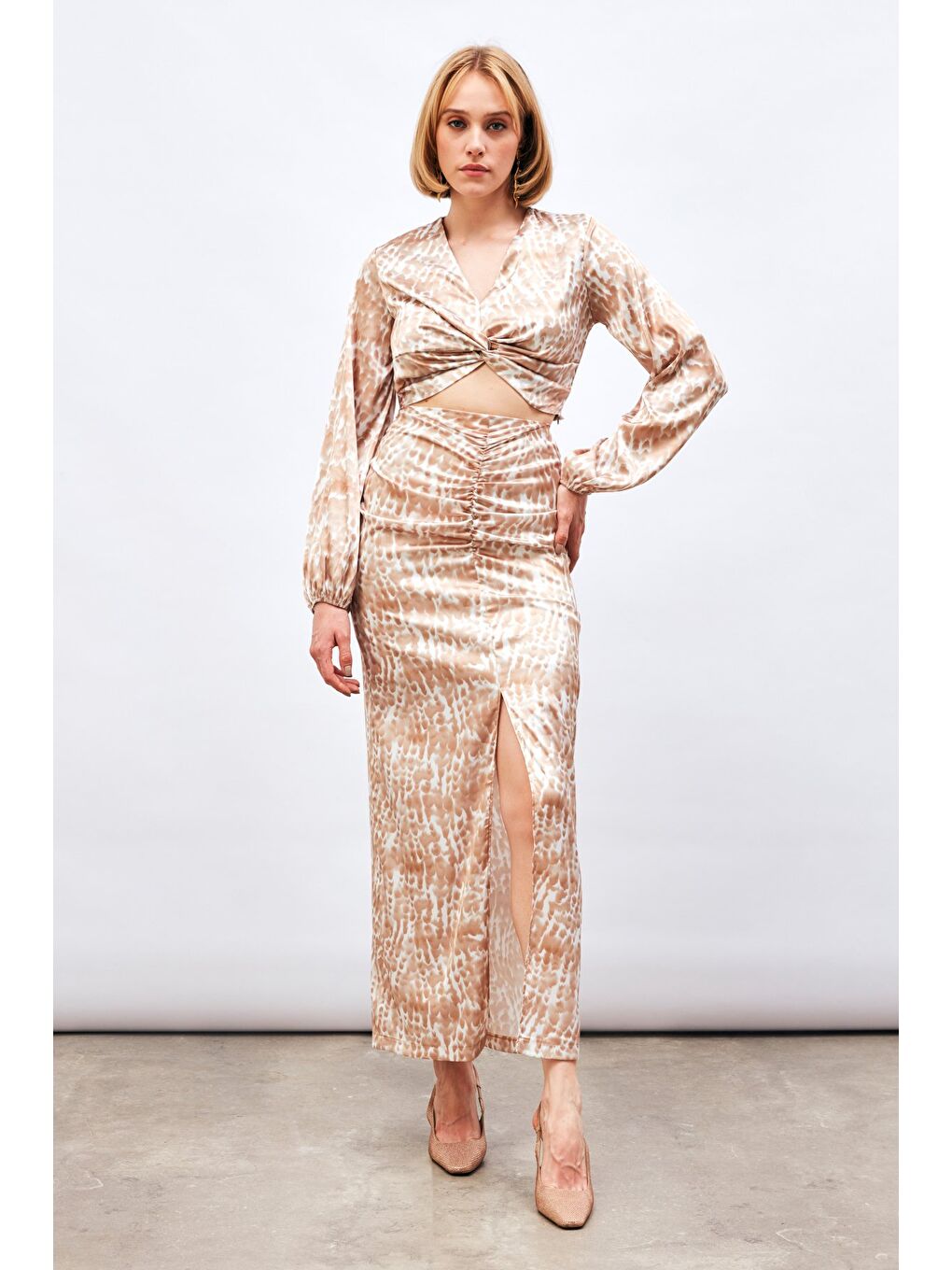 Kahverengi Yırtmaç Detaylı Desenli Uzun Etek - Kahve-1