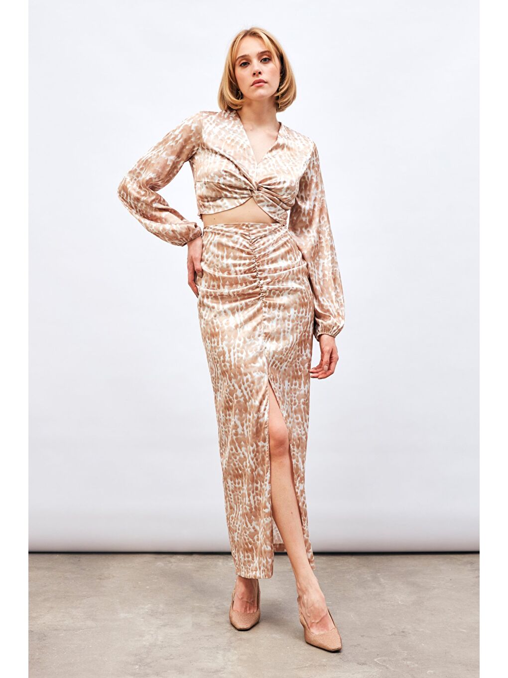 Kahverengi Yırtmaç Detaylı Desenli Uzun Etek - Kahve-2