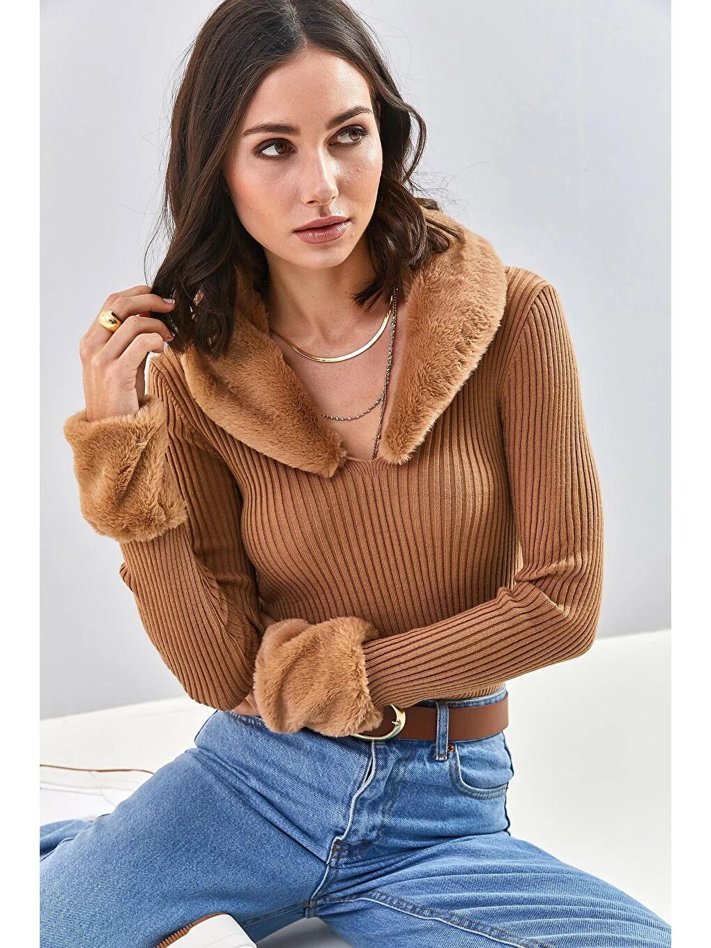 Kahverengi Kadın Kolu ve Yakası Kürklü Triko Kazak-3