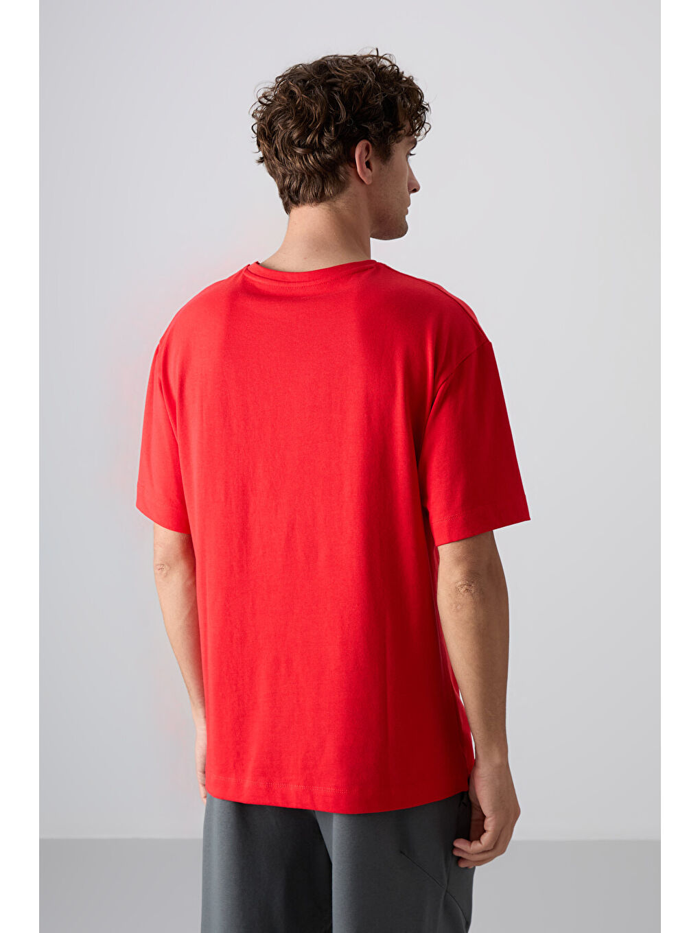 Kırmızı Pamuklu Kalın Yumuşak Dokulu Oversize Fit Baskılı Erkek Tişört - 88329-4