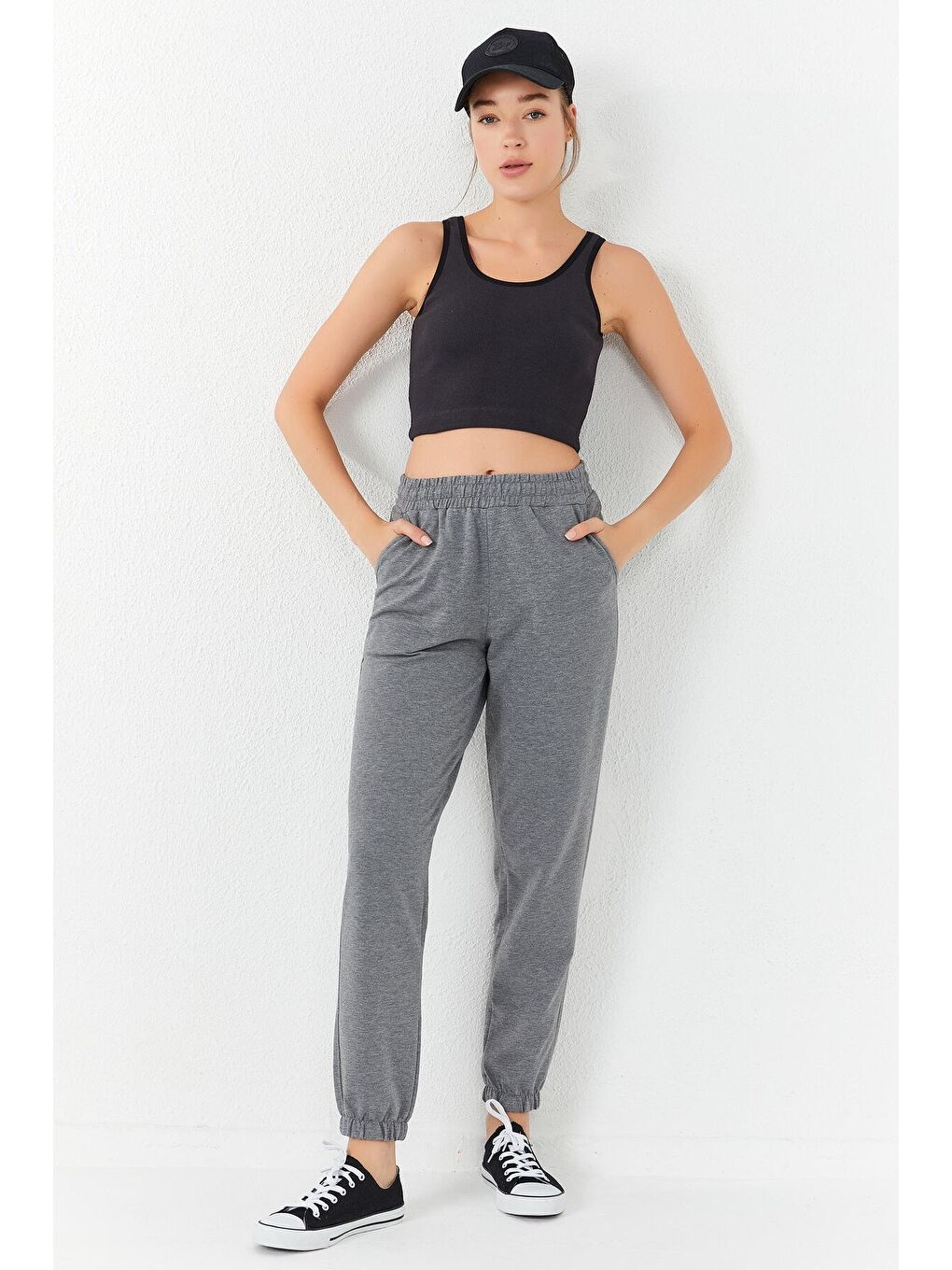 Gri Füme Basic Sıfır Kol Dar Kalıp U Yaka Kadın Crop Top Atlet - 97160-2