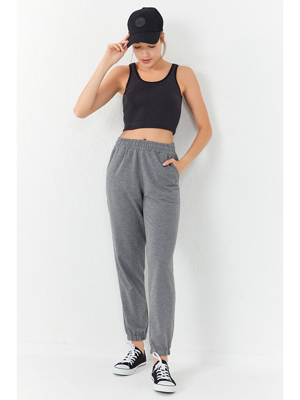 Gri Füme Basic Sıfır Kol Dar Kalıp U Yaka Kadın Crop Top Atlet - 97160-3